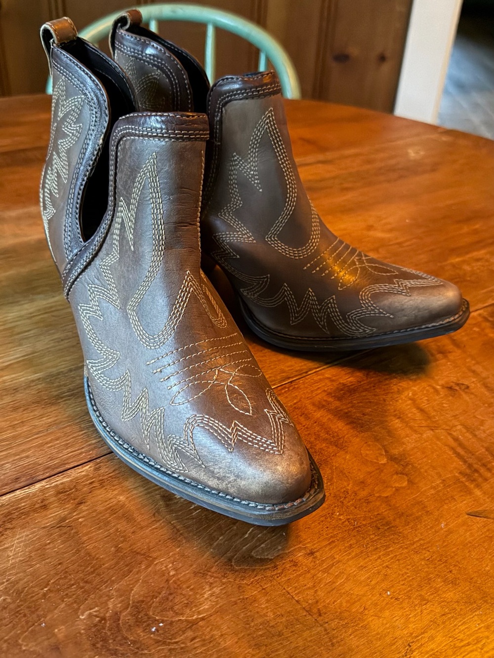 Myra Brown Embroidered Western Ankle Booties-Women’s size 9